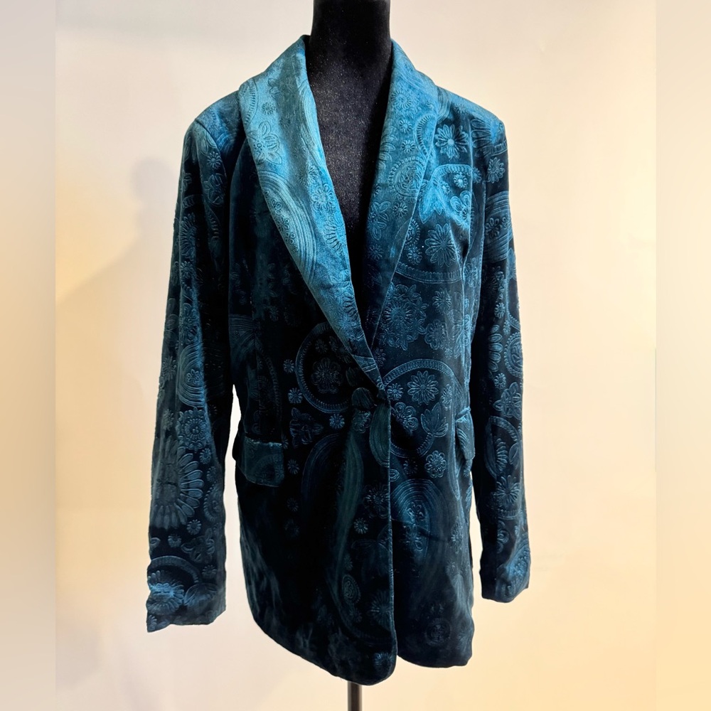 Vivi Velvet Paisley Print Blazer size M